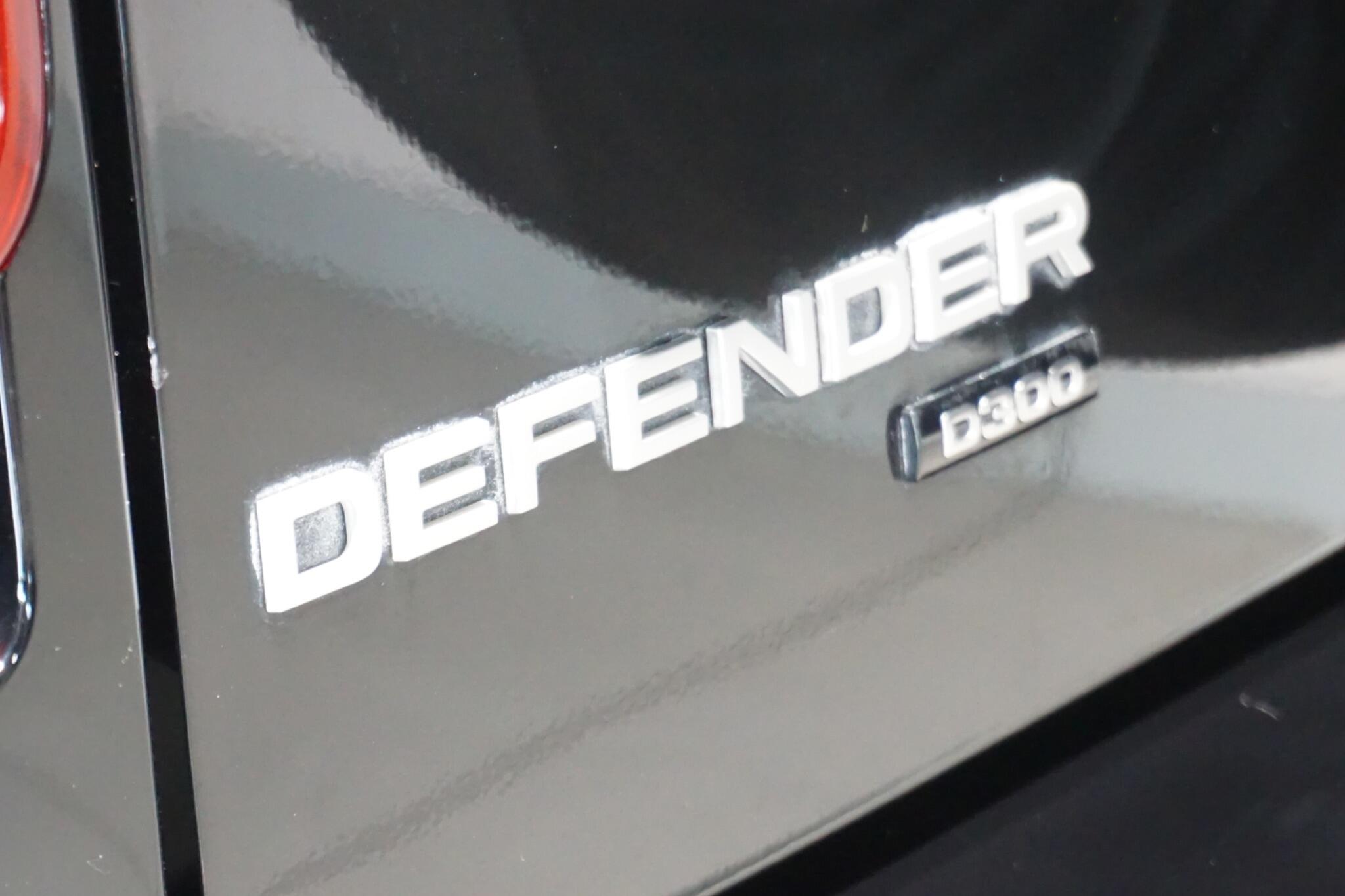 Land Rover Defender 110 3.0 D300 MHEV HSE SUV 5dr Diesel Auto 4WD Euro 6 (s/s) (300 ps)